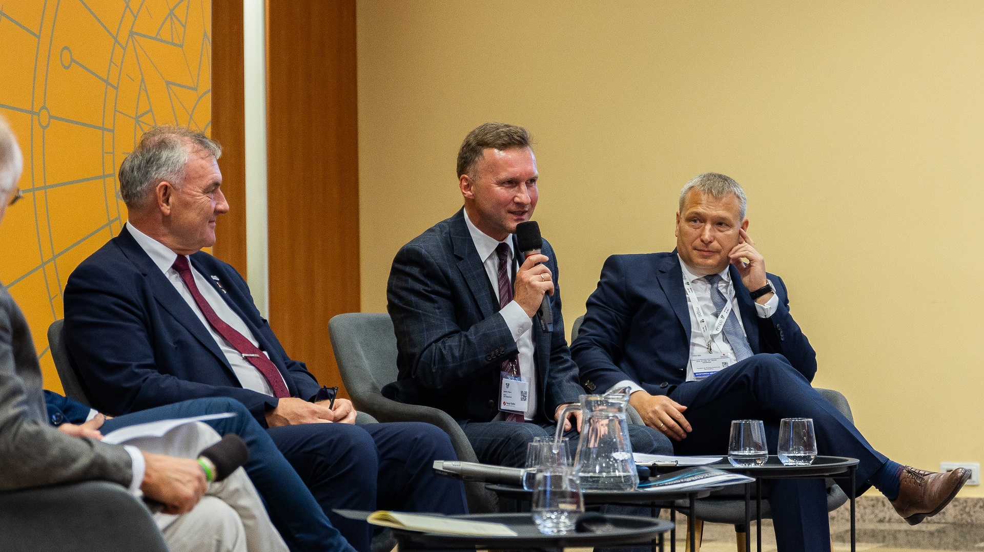 Na zdjęciu rektorzy uczelni technicznych podczas dyskusji w ramach konferencji