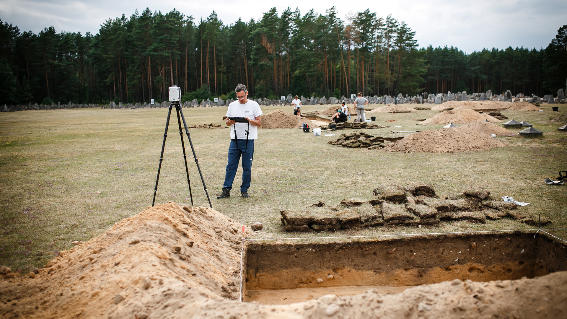 Na zdjęciu prace badawcze na terenie Obozu Zagłady w Treblince