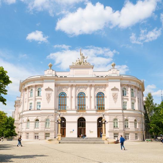 Gmach Główny PW z oddali