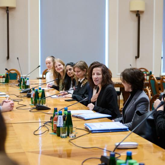Na zdjęciu spotkanie Wiceprzewodniczącej Komisji Europejskiej ze studentkami PW