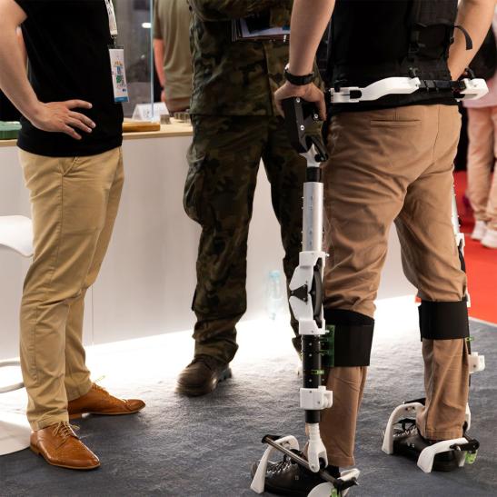 Na zdjęciu egzoszkielet spółki spin-off EXOFRAME
