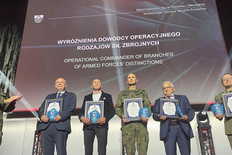 Zdjęcie laureatów nagród na targach MSPO