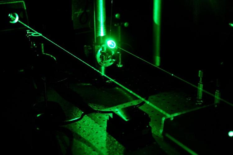 Zdjęcie ilustrujące eksperyment z wykorzystaniem światła