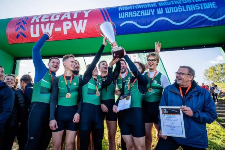 Zdjęcie członków zwycięskiej osady z Politechniki Warszawskiej