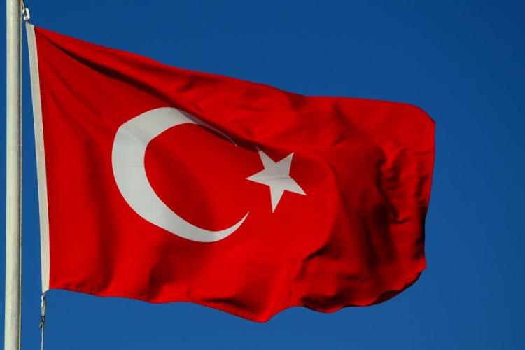 Zdjęcie flagi Turcji na maszcie