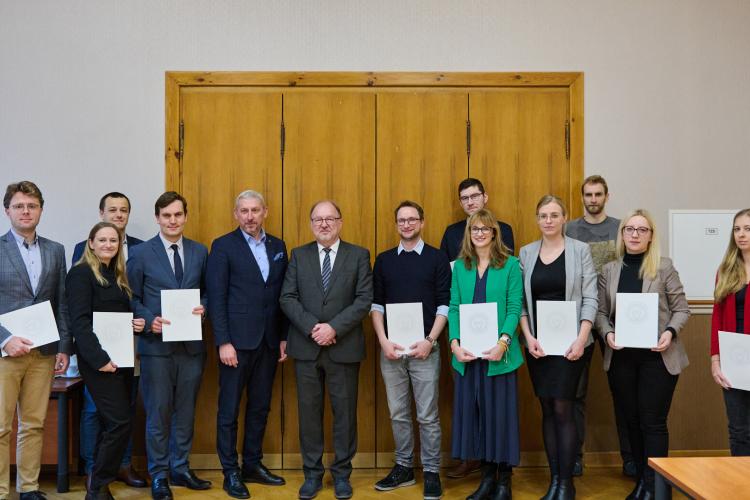 Na zdjęciu członkowie Rady Młodych Uczonych PW z Rektorem prof. Krzysztofem Zarembą oraz Prorektorem ds. Nauki prof. Mariuszem Malinowskim