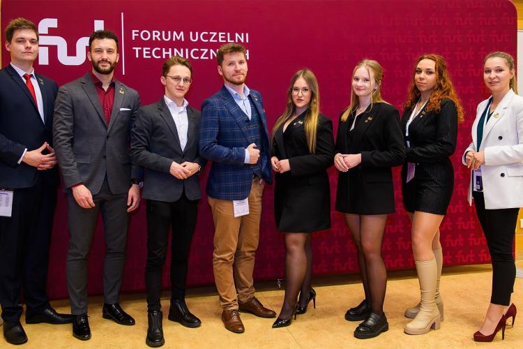 Na zdjęciu studenci - członkowie prezydium Forum Uczelni Technicznych 