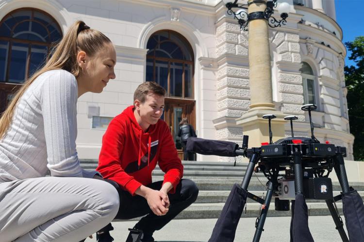 Na zdjęciu: para studentów GiK