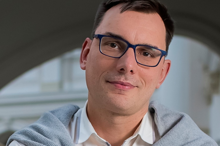 Na zdjęciu dr hab. Marcin Koszowy, prof. uczelni