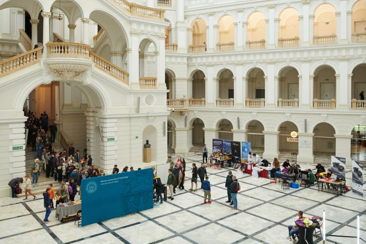 Na zdjęciu Duża Aula podczas Nocy Muzeów 2025