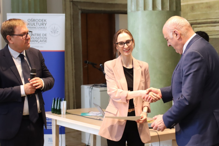 Na zdjęciu: Joanna Konopka odbiera nagrodę 
