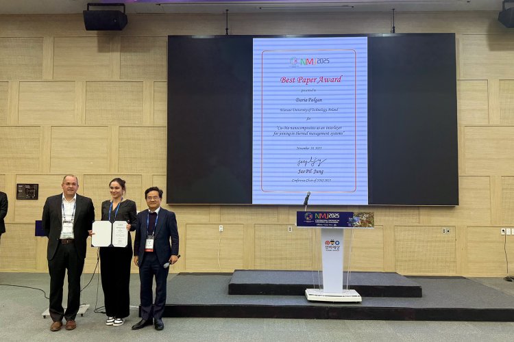 Na zdjęciu mgr inż. Daria Pałgan odbiera Best Paper Award podczas szóstej Międzynarodowej Konferencji Nano-Joining & Micro-Joining