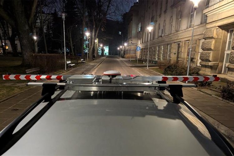 Na zdjęciu system pomiarowy oświetlenia drogowego stworzony przez MobiLight Ligtning Research