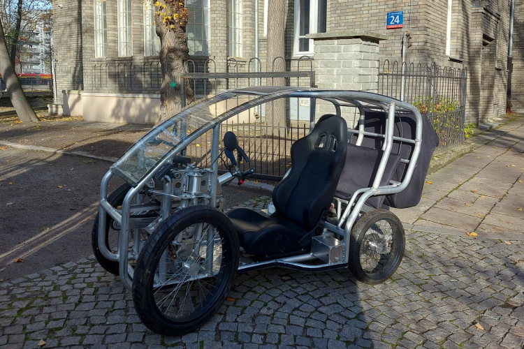 Na zdjęciu: rower z napędem suwnicowym - projekt Łukasza Beresia