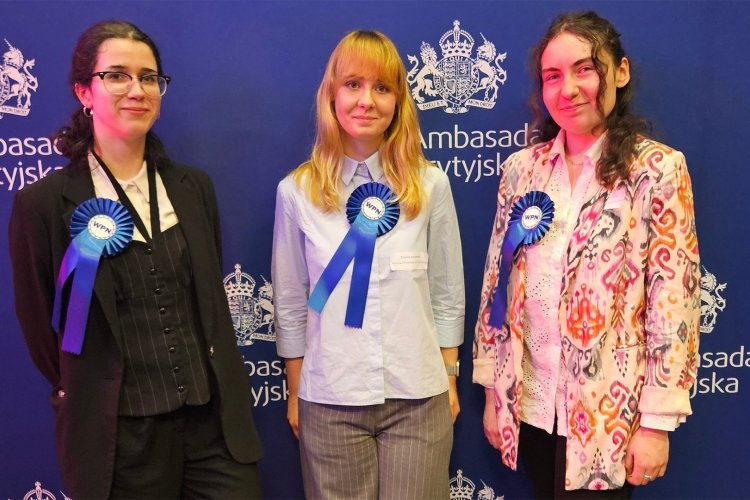 Na zdjęciu trzy studentki - finalistki konkursu „Women Power Nuclear”