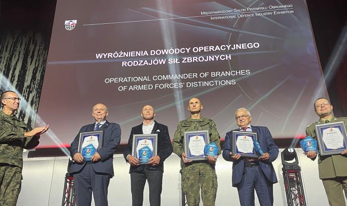 Zdjęcie laureatów nagród na targach MSPO