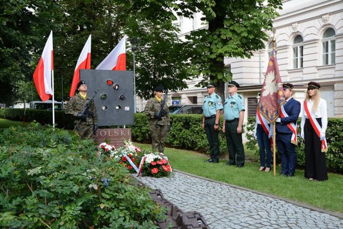 Fotografia przedstawiająca obchody 77. rocznicy Powstania Warszawskiego na Politechnice Warszawskiej
