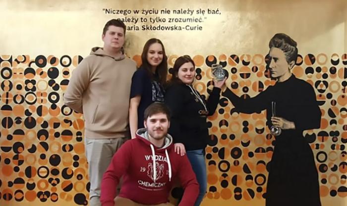 Na zdjęciu studenci z Chemicznego Koła Naukowego Flogiston