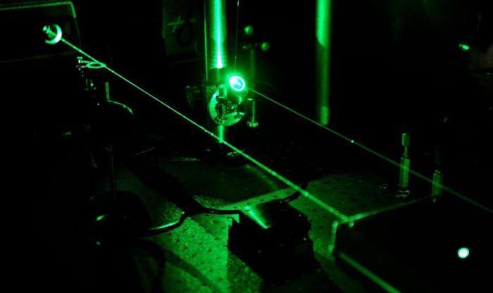 Zdjęcie ilustrujące eksperyment z wykorzystaniem światła