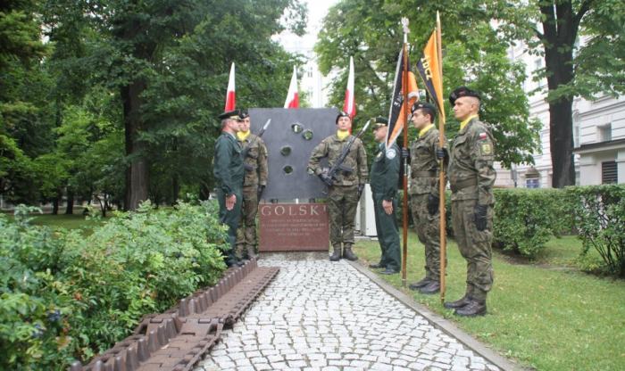 Warta przy pomniku 3 Batalionu Pancernego AK „Golski”