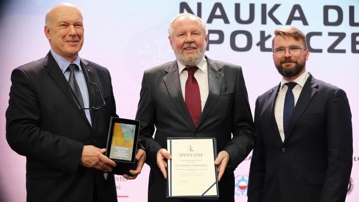 Na zdjęciu prof. Janusz Zawiła-Niedźwiedzki, prof. Józef Lubacz i prof. Paweł Pławiak