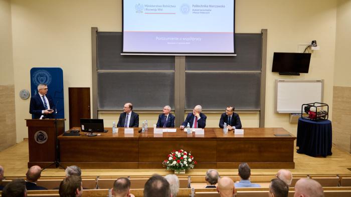 Na zdjęciu uczestnicy spotkania między Wydziałem SiMR a Ministerstwem Rolnictwa i Rozwoju Wsi
