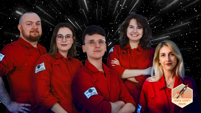 Na zdjęciu pięć osób tworzących zwycięski zespół w konkursie Mars Base Challenge