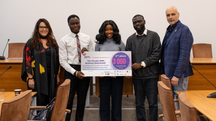 Nasi studenci na podium Circular Shift: Business Reinvented