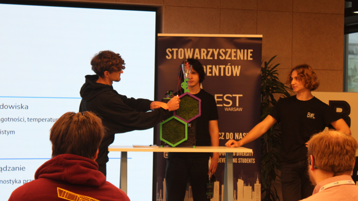 Na zdjęciu: członkowie zespołu HardCounter podczas prezentacji