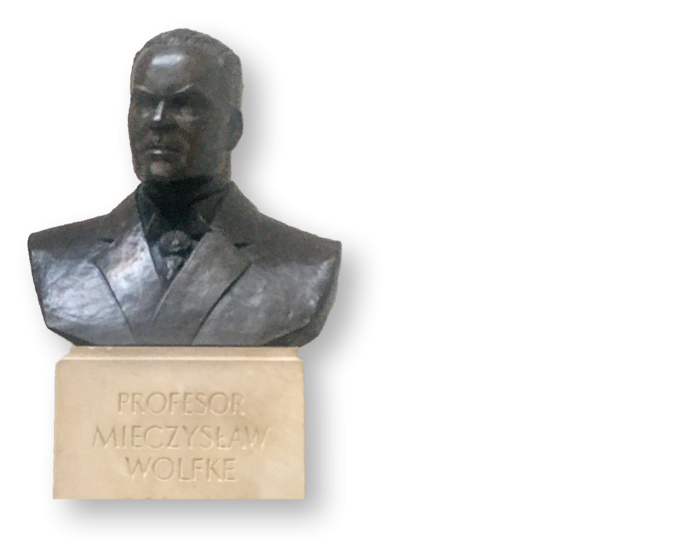 Na zdjęciu popiersie Wolfkego w Gmachu Głównym Politechniki Warszawskiej