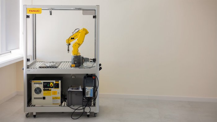 Na zdjęciu robot dydaktyczny FANUC