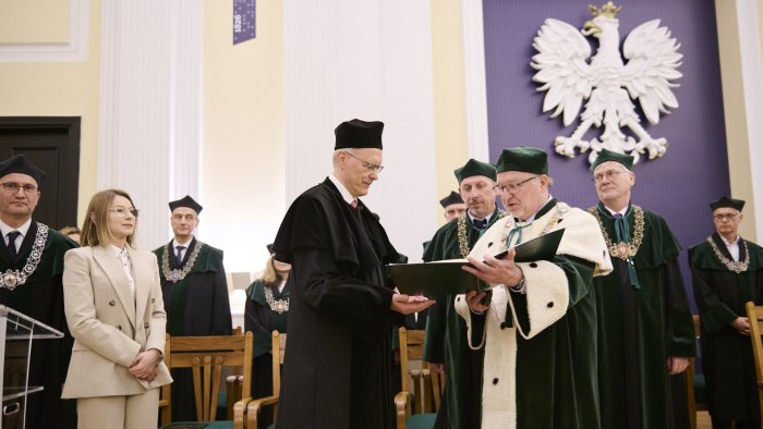Na zdjęciu: prof. Paolo Giubellino i prof. Krzysztof Zaremba, Rektor PW