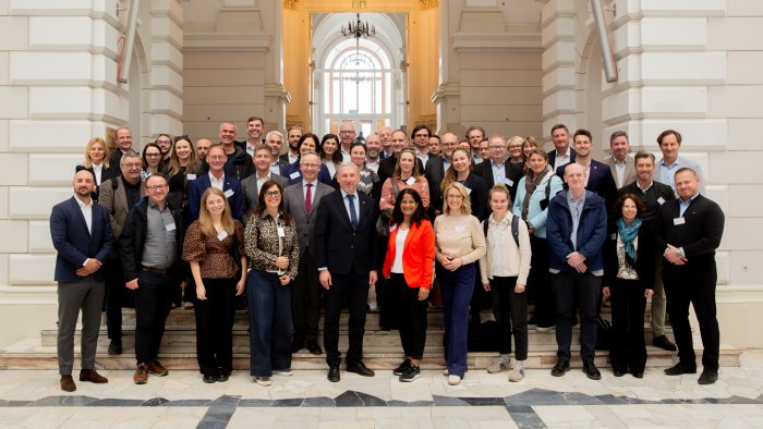 Na zdjęciu przedstawiciele Politechniki Warszawskiej oraz delegacji austriackich instytutów badawczych i ministerstw