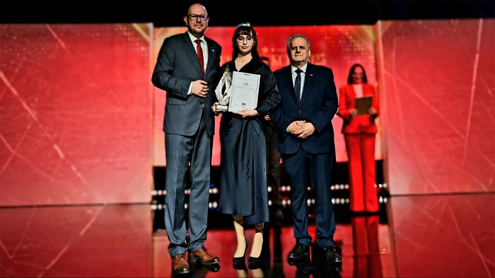 Na zdjęciu: Paulina Jarema odbiera nagrodę