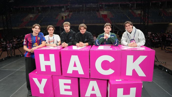 Na zdjęciu: Członkowie Absolute Edge na HackYeah 2026