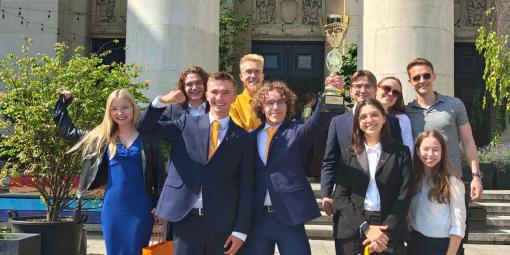 Na zdjęciu drużyna Zaklepuje.To, laureaci drugiego miejsca w konkursie Enactus Poland National Competition