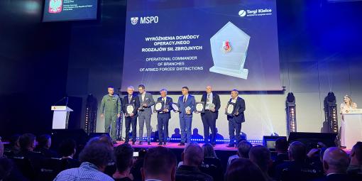 Na zdjęciu laureaci nagród Dowódcy Operacyjnego Rodzajów Sił Zbrojnych