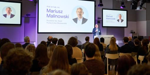 Na zdjęciu Prorektor ds. Nauki prof. Mariusz Malinowski podczas wystąpienia na inauguracji programu Google.org Cybersecurity Seminar
