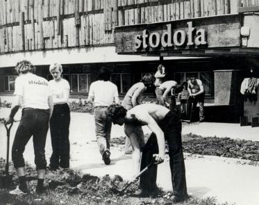 Zdjęcie budowy klubu "Stodoła" przy ulicy Batorego 10