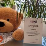Na zdjęciu miś z dyplomem dla Festiwalu Młodych Inżynierów