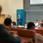 Na zdjęciu aula z uczestnikami debaty z cyklu "Absolwenci w branży"