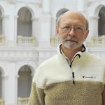 Na zdjęciu prof. Andrzej Kraśniewski w Gmachu Głównym Politechniki Warszawskiej