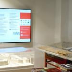 Na zdjęciu gabloty - ekspozycja w Muzeum Politechniki Warszawskiej
