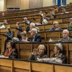 Na zdjęciu: uczestnicy zajęć Uniwersytetu Trzeciego Wieku PW